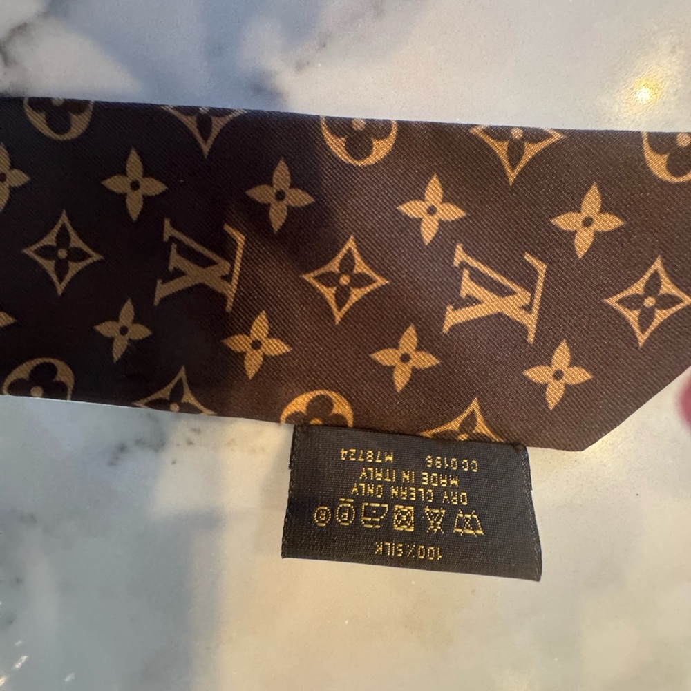 LOUIS VUITTON
Brown/Multicolor Silk Tribute To Twist BB Bandeau Scarf - Picture 9 of 9